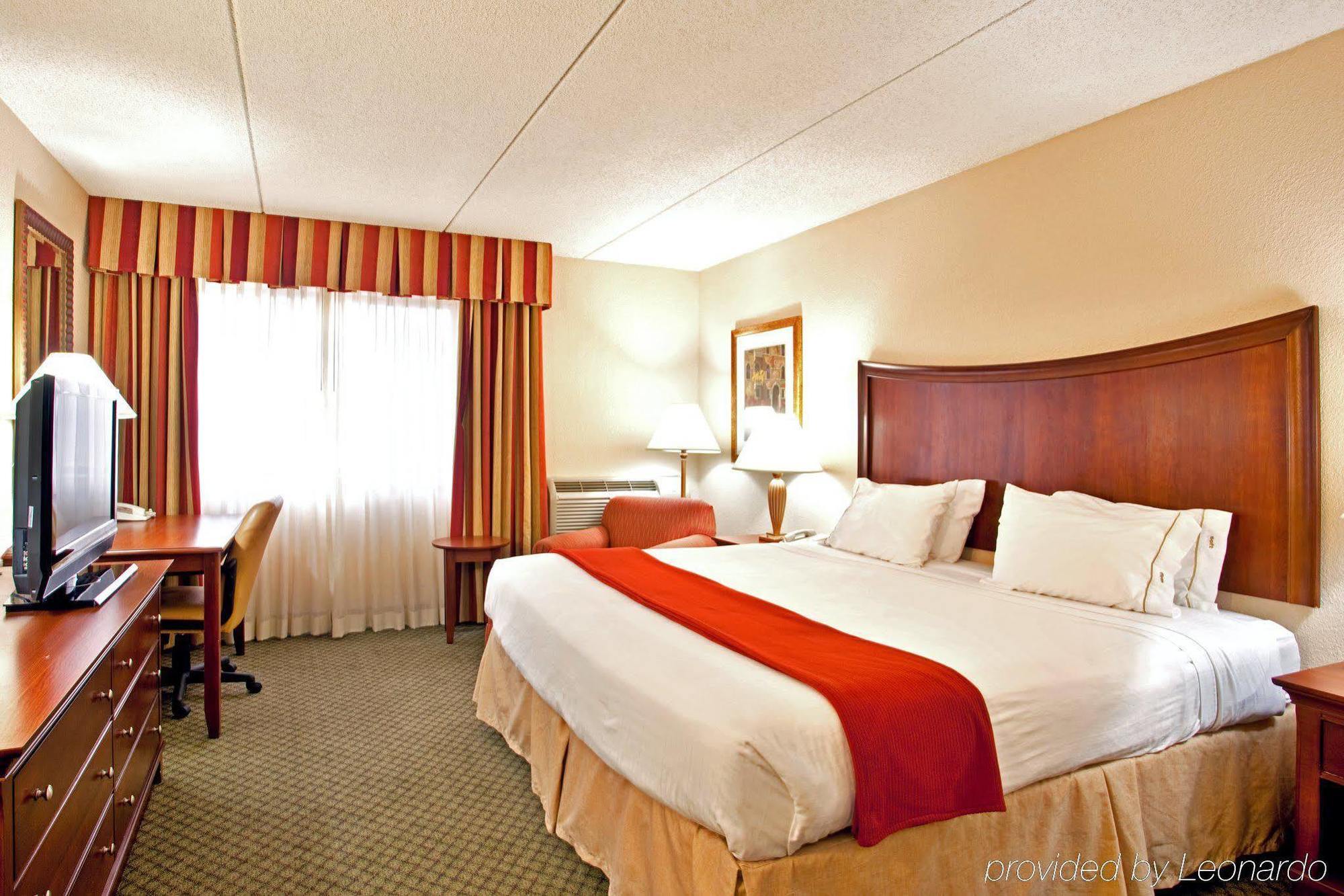 Holiday Inn Express Milwaukee - West Medical Center, An Ihg Hotel Wauwatosa Room photo